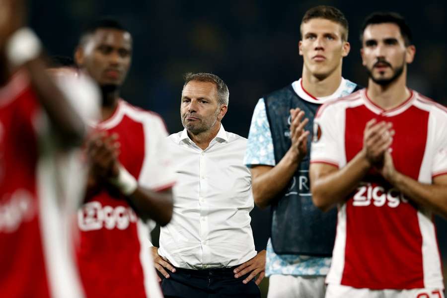 Obraz Ajaxu pod Steijnem: vzdychající, bezradný, tápající.