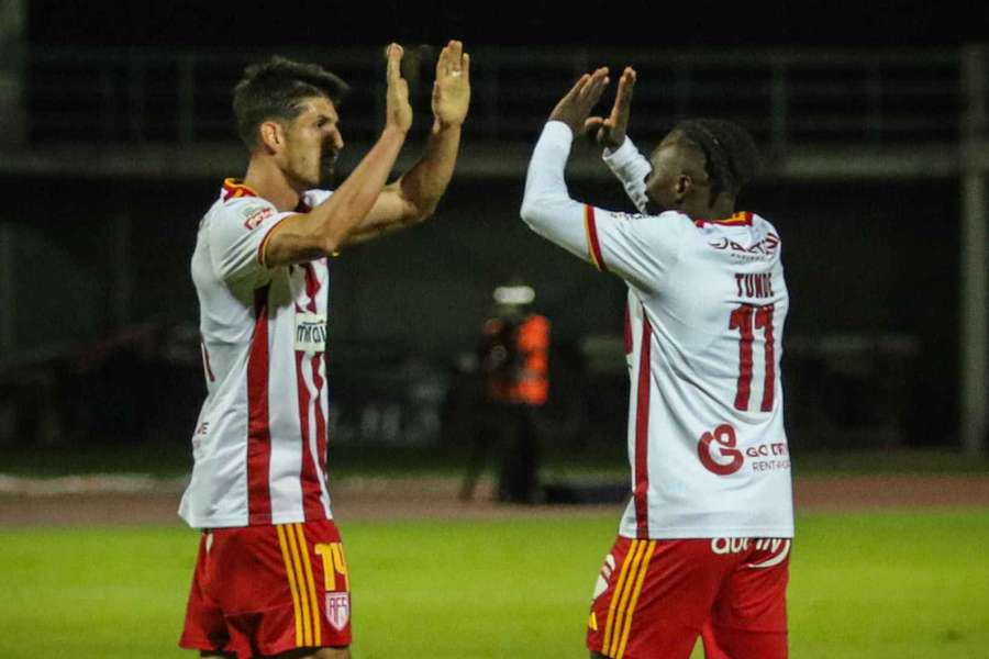 Lucas Piazón no último jogo do AVS