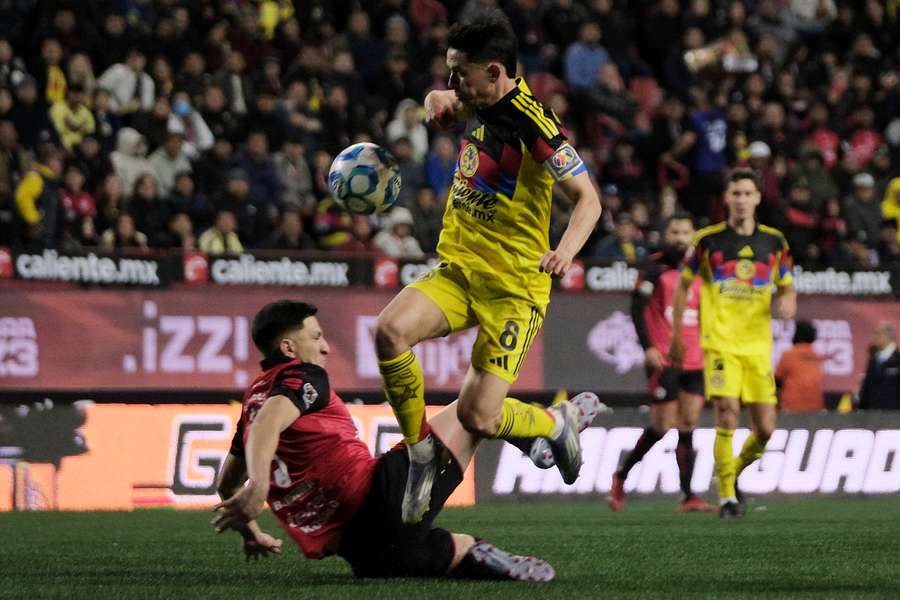 Fidalgo esquiva a un rival Fidalgo esquiva a un rival