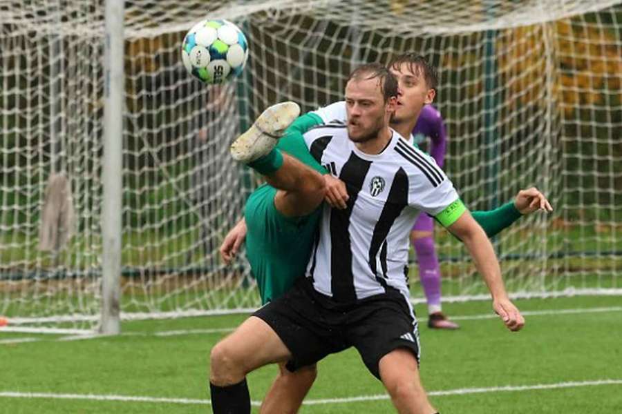 Kapitán Admiry Štěpán Zahálka ukončil penaltové trápení týmu z Kobylis.