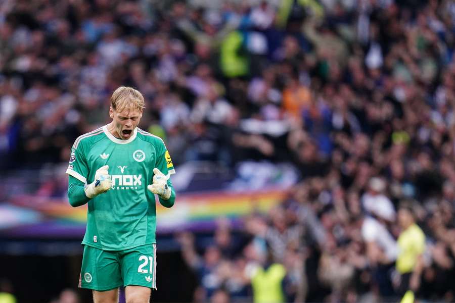 Lukáš Horníček pomohl Newcastlu k výhře nad Tottenhamem 2:0. Lukáš Horníček pomohl Newcastlu k výhře nad Tottenhamem 2:0.
