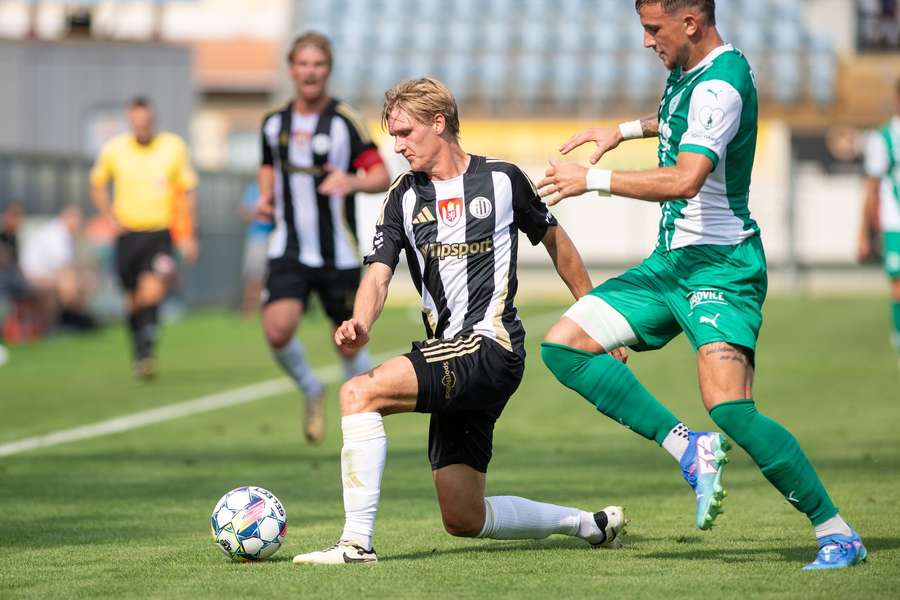 Opora Dynama Emil Tischler na archivním snímku z prvoligového utkání s Bohemians.