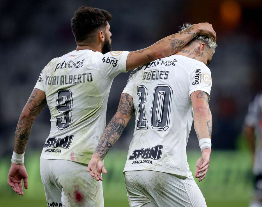 Yuri Alberto e Róger Guedes tiveram boa atuação na vitória do Corinthians