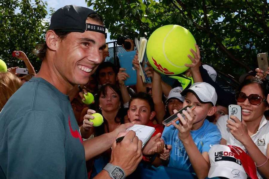 Rafael Nadal est un droitier qui a joué en tant que gaucher.