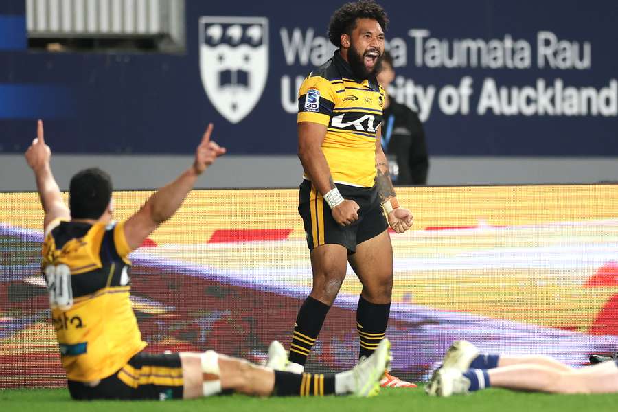 Fehi Fineanganofo celebrates his 16th try of the 2026 season.