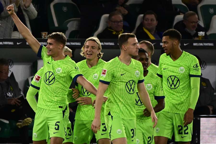 Nederlander Van de Ven maakt eerste Bundesliga-doelpunt bij zege op Dortmund