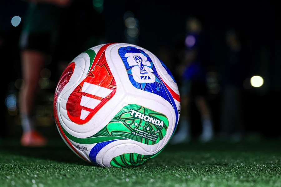 FIFA präsentiert WM-Spielball TRIONDA