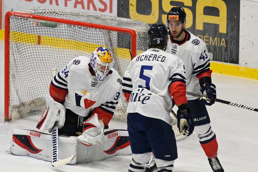 Slovan sa o prvé miesto preťahuje so Zvolenom.