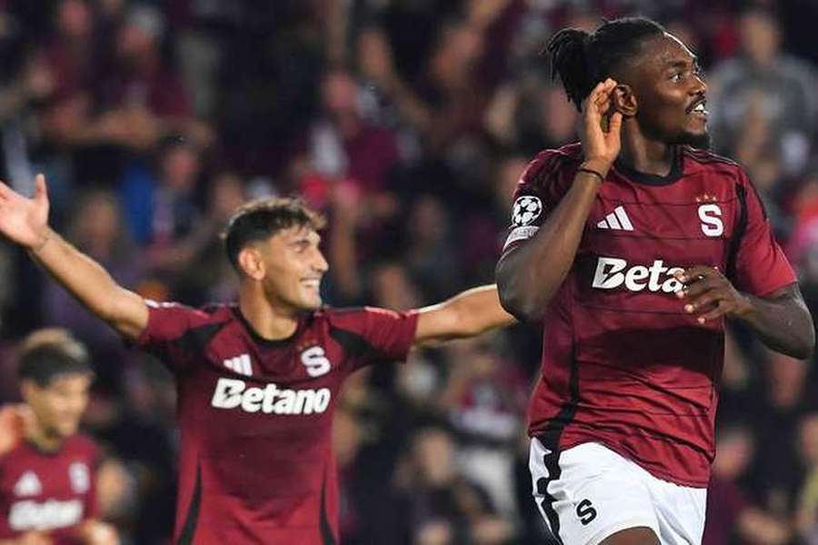 Olatunji marcou e assistiu no triunfo do Sparta Praga