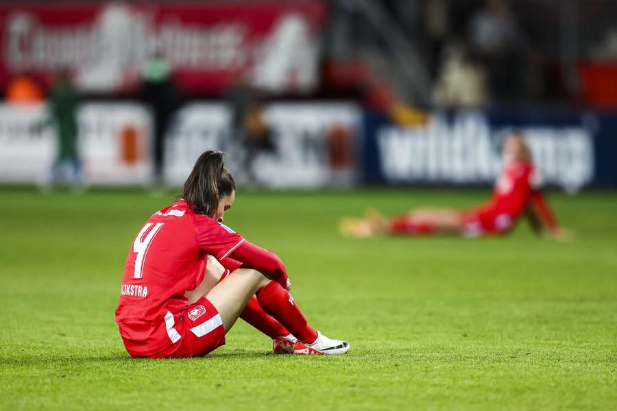 FC Twente-verdedigster Dijkstra boos op zichzelf na cruciale fout