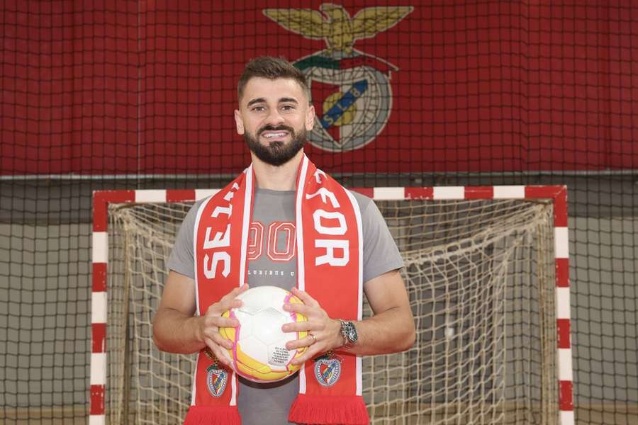 Léo Gugiel renovou com o Benfica até 2027