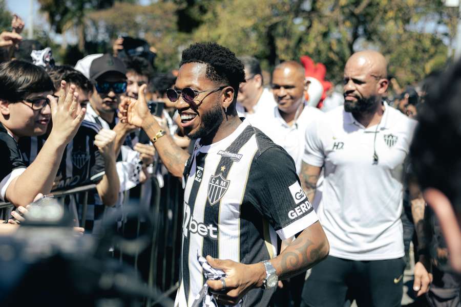 Fred foi recebido pela torcida do Atlético-MG em Belo Horizonte Fred foi recebido pela torcida do Atlético-MG em Belo Horizonte