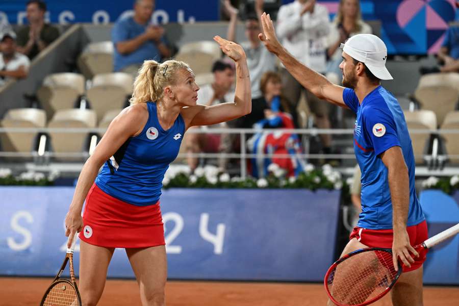 Siniakova en Machac zijn blij met elkaar