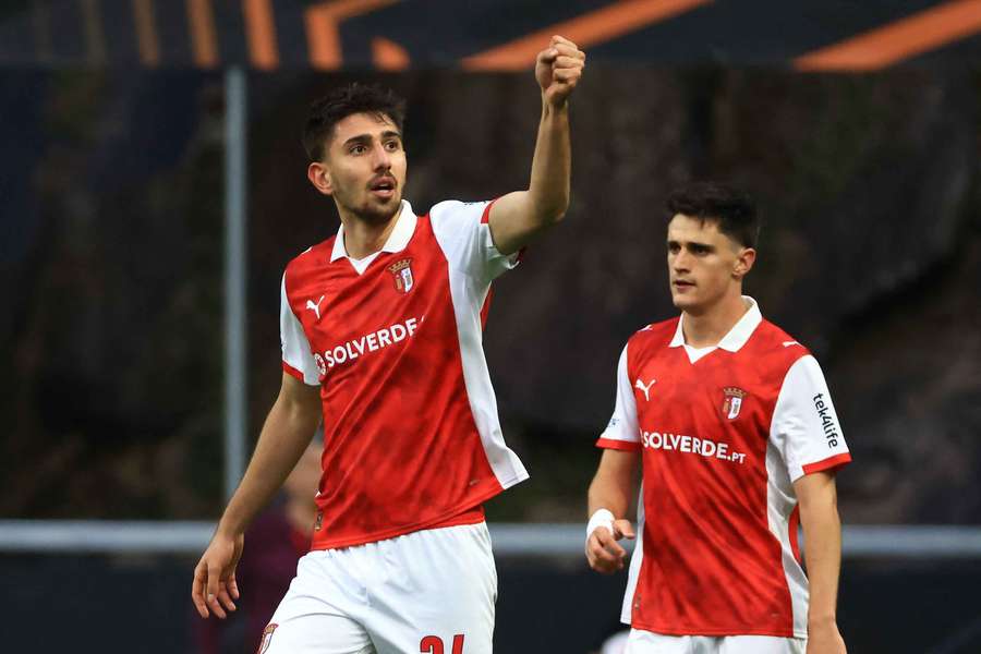Demir Ege Tiknaz, del Braga, celebra el primer gol de su equipo