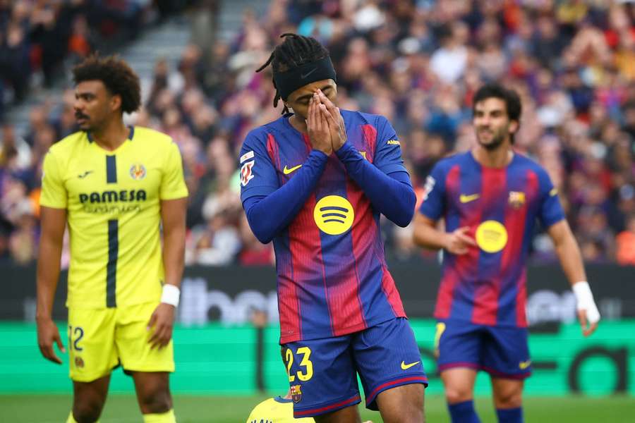 Obránce Barcelony Jules Koundé je opět spojován s odchodem z Camp Nou