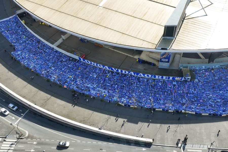 A homenagem a Pinto da Costa às portas do Estádio do Dragão