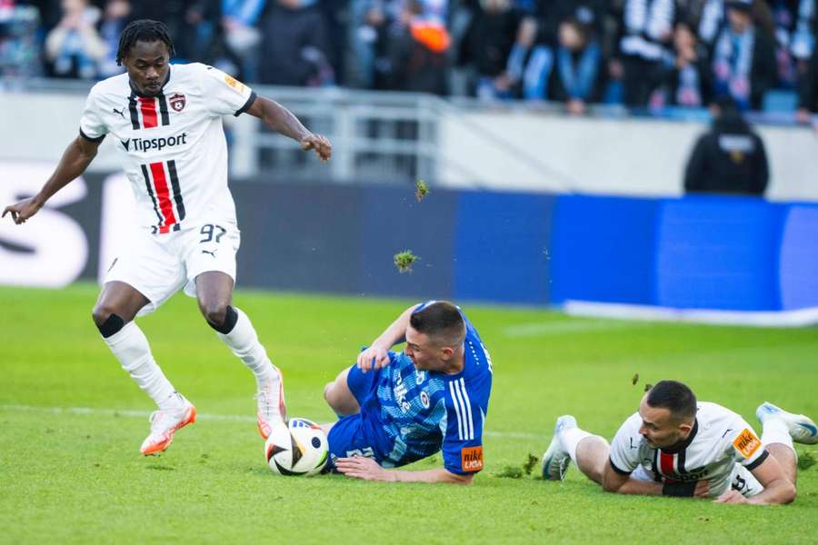 Nielen Mak, ale celý Slovan padol proti Trnave na trávnik.