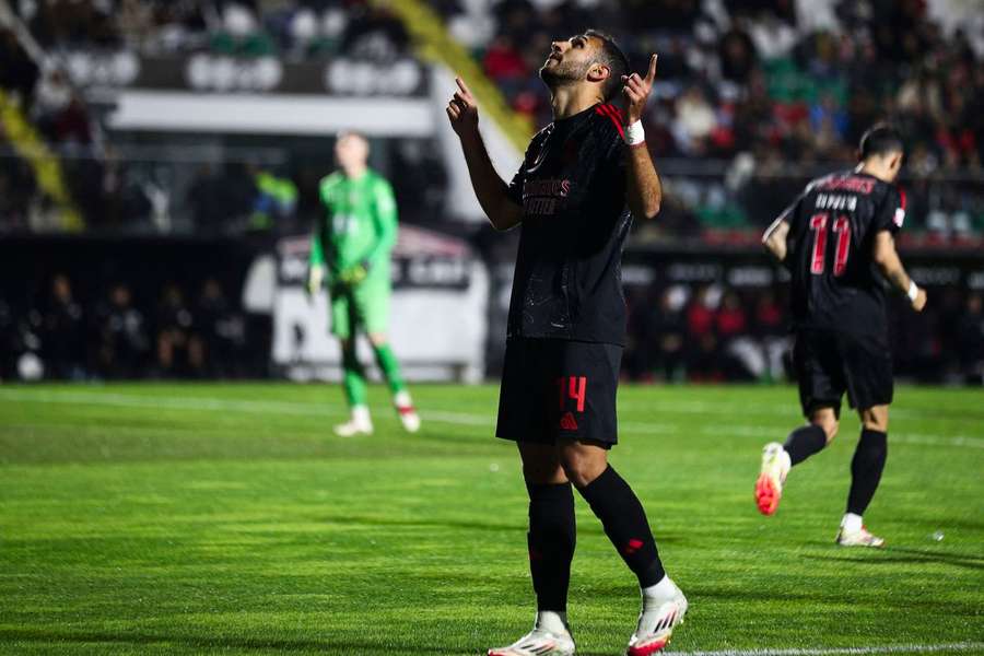 Vangelis Pavlidis festeja diante do Estrela da Amadora