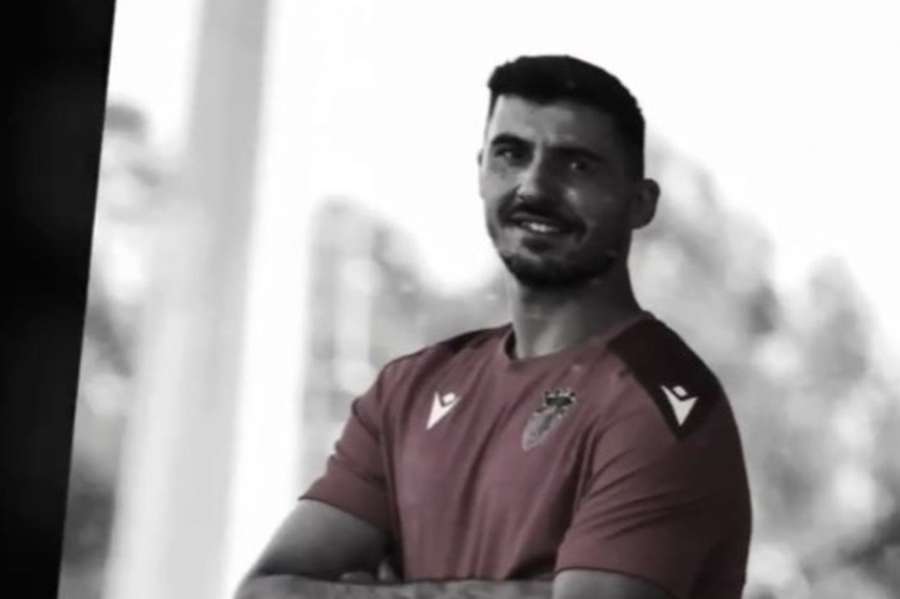 Pedro Sá assinou pelo Penafiel