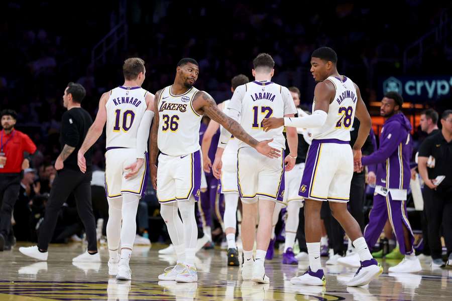 Los Lakers ganan en la NBA