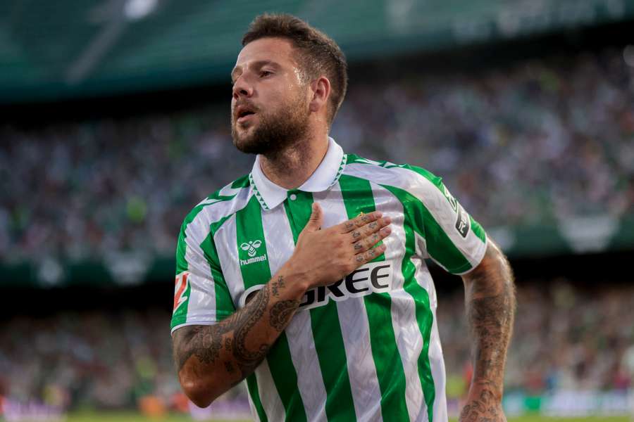 Aitor Ruibal vai continuar no Betis