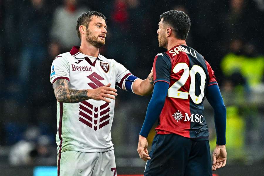 Karol Linetty e Stefano Sabelli durante Genoa-Torino