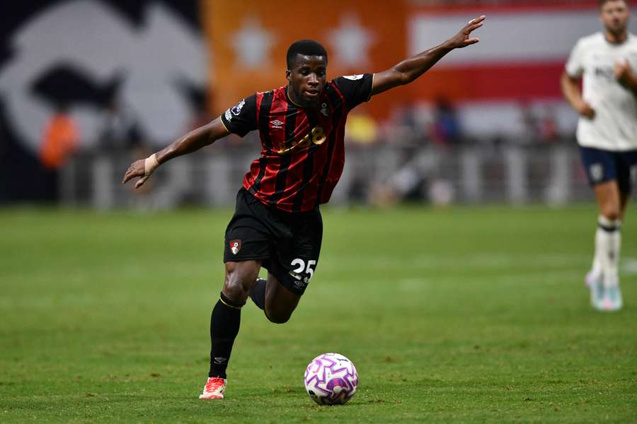Hamed Junior Traoré ao serviço do Bournemouth