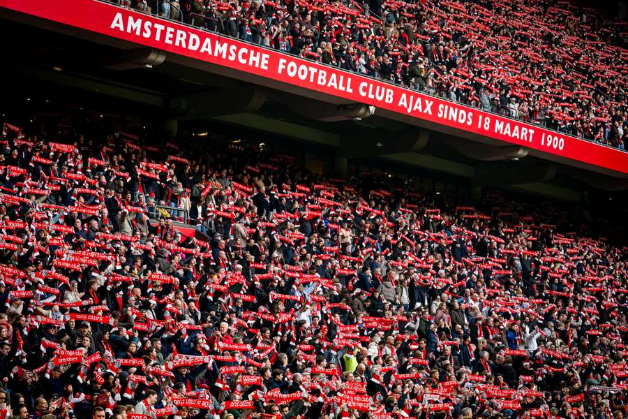 Luka w systemie Ajaksu pozwalała kraść karnety i usuwać zakazy stadionowe