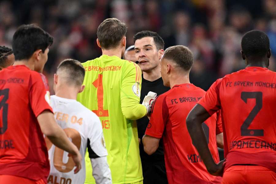 Bayern's Neuer sent off for first time in 866-game career
