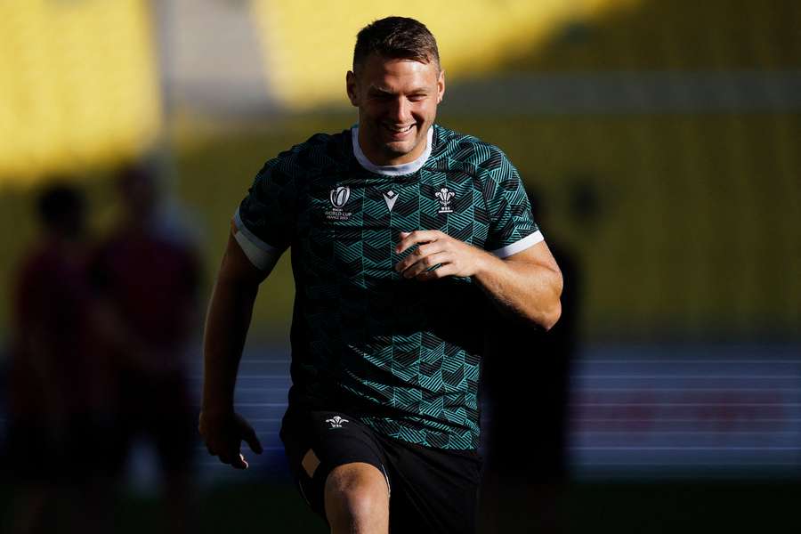 Dan Biggar in training with Wales