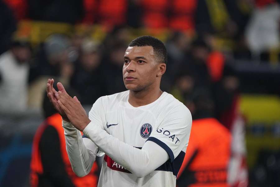 La 25 de ani, Mbappé, cel mai promițător fotbalist al generației sale, trăiește într-o colivie de aur