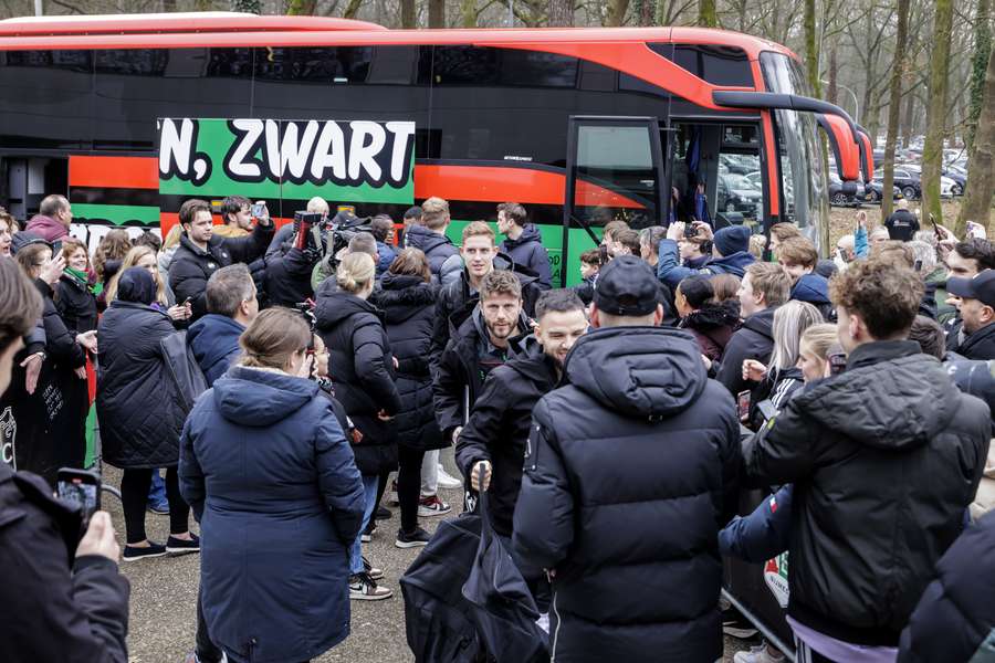 Het was een gezellige bedoening bij de terugkeer van de spelers in Nijmegen