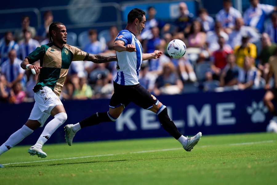Kike García, a punto de marcar el gol del empate del Espanyol