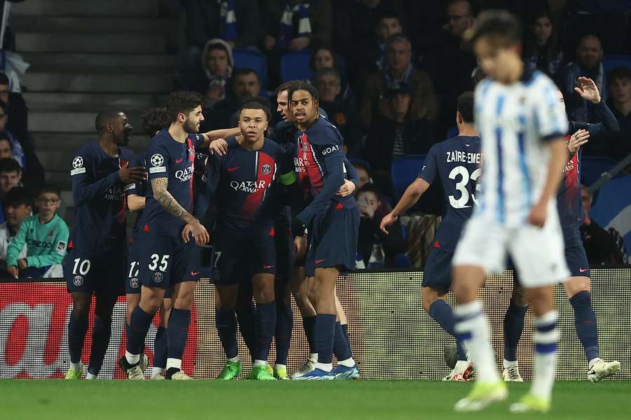 Kylian Mbappé juicht al na een kwartier na de openingstreffer in San Sebastian