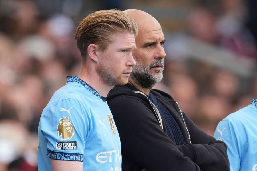 Manchester City's Pep Guardiola with Kevin De Bruyne