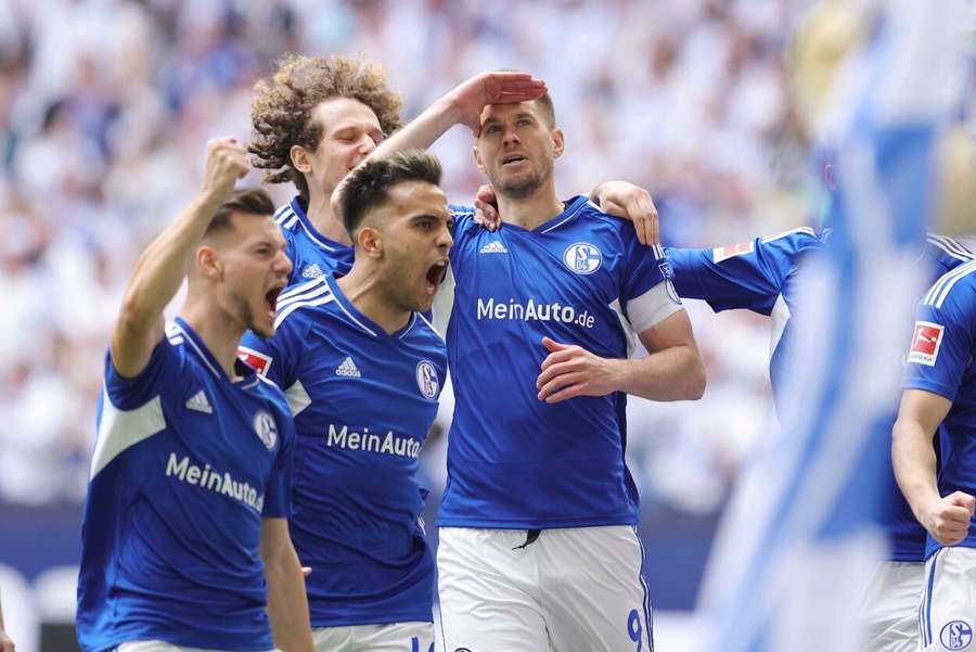In seinem letzten Heimspiel für Schalke erzielte Simon Terodde schon in Minute eins den ersten Treffer