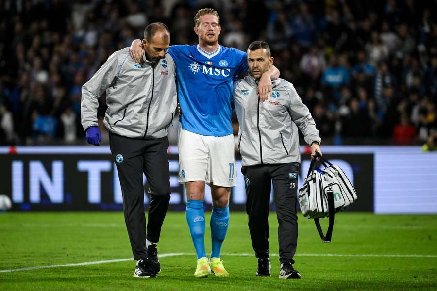 Kevin De Bruyne se zranil v zápase s Interem. Kevin De Bruyne se zranil v zápase s Interem.