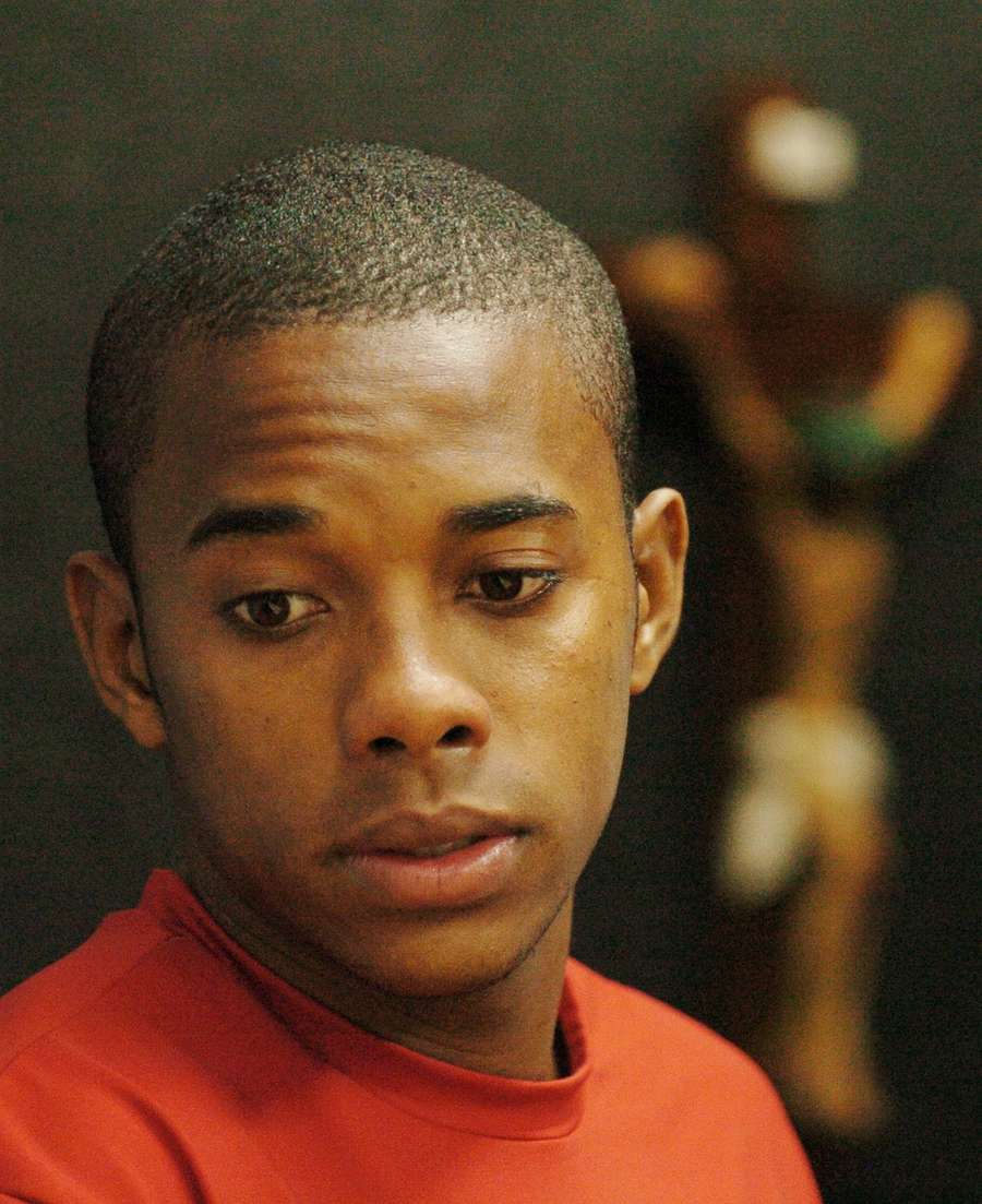 Robinho segue no Brasil e aguarda decisão do Superior Tribunal de Justiça