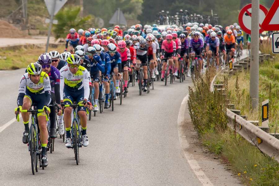 Rytterne måtte kigge langt efter solskin og høje temperaturer, da de torsdag kørte Trofeo Ses Salines-Alcudia.