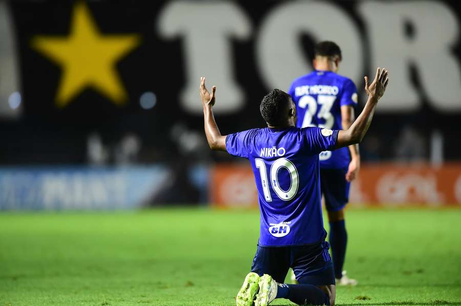 Nikão mudou a cara do segundo tempo com um gol e uma assistência