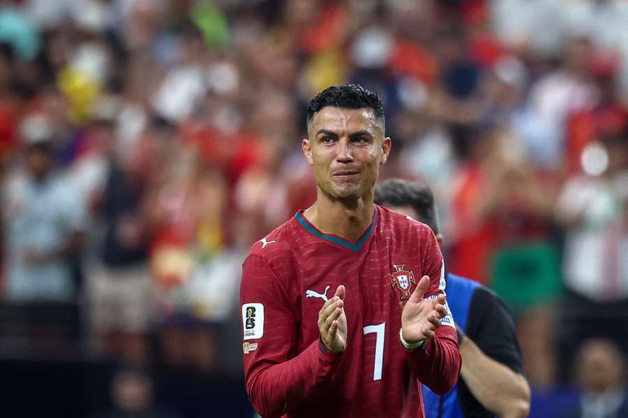 Cristiano Ronaldo in lacrime dopo la sua ultima partita con il Portogallo Cristiano Ronaldo in lacrime dopo la sua ultima partita con il Portogallo