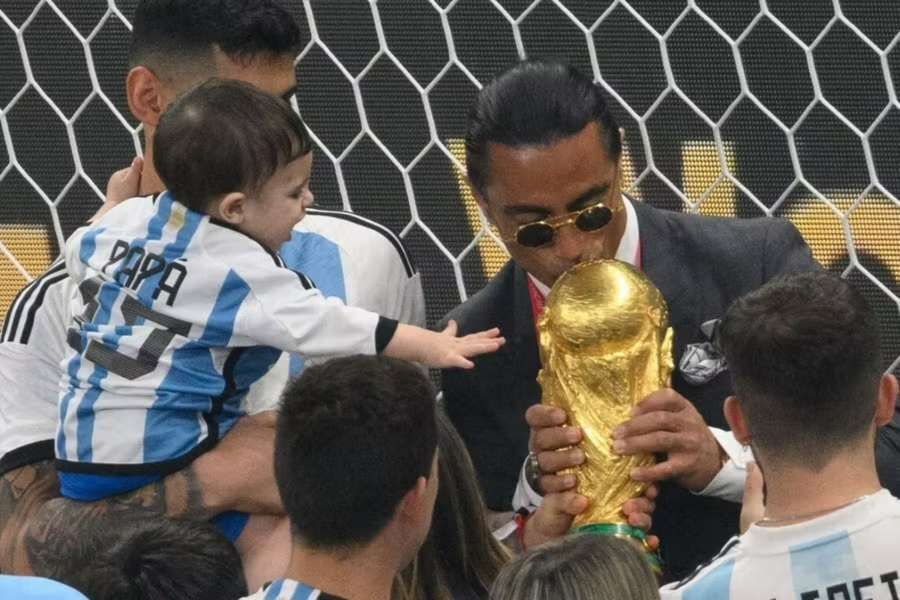 Un grano de arena en la pizca de sal: Salt Bae y la insoportable presencia de influencers Un grano de arena en la pizca de sal: Salt Bae y la insoportable presencia de influencers