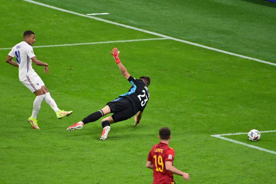 El gol de Mbappé ante España en fuera de juego en la Nations League 2021