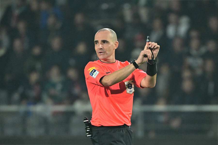 Benoît Millot, o árbitro que foi vítima da ira de Paulo Fonseca a 2 de março