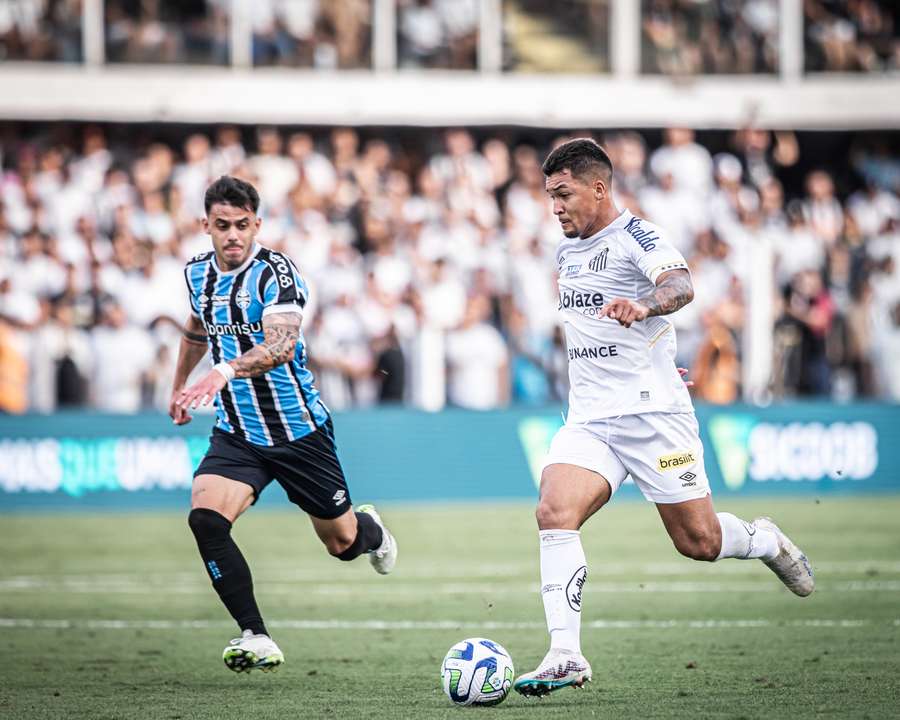 Torcida lotou a Vila contra o Grêmio