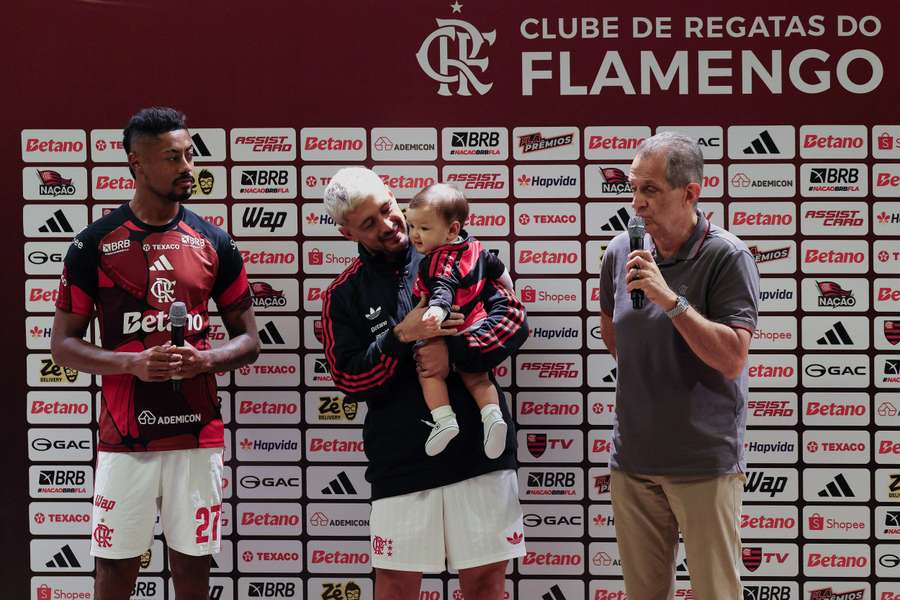 Registro do anúncio da homenagem durante coletiva no Maracanã Registro do anúncio da homenagem durante coletiva no Maracanã
