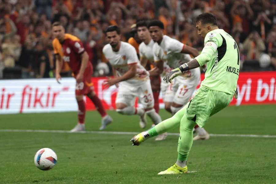 Fernando Muslera beim Elfmeter.