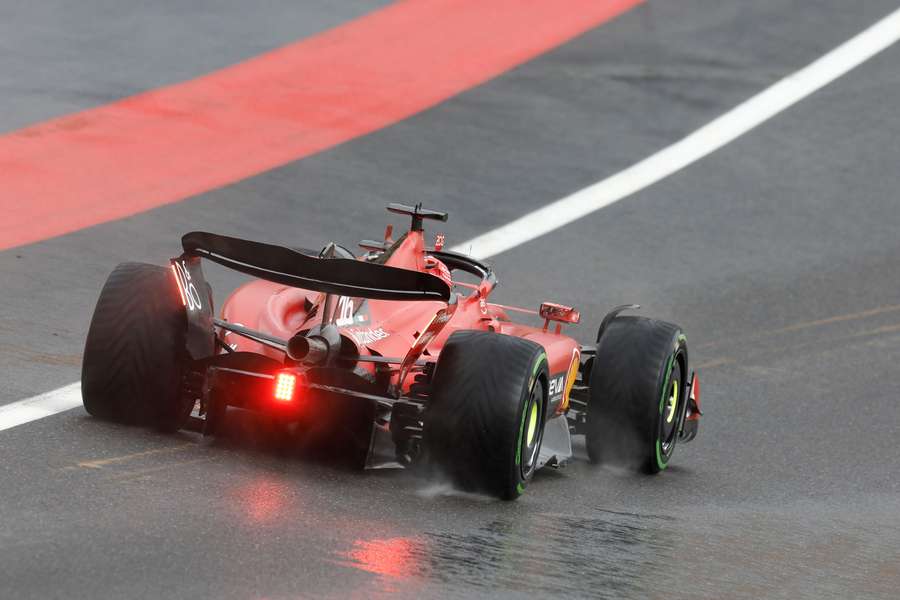 Leclerc compete durante sessão de classificação do GP da Bélgica 