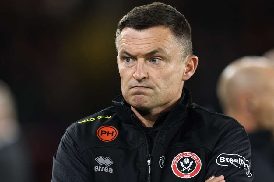 Paul Heckingbottom reacts during Sheffield United's match against Man Utd