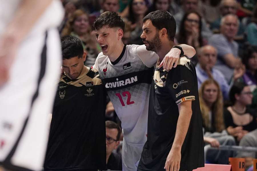 Agustín Ubal, tras lesionarse en Málaga
